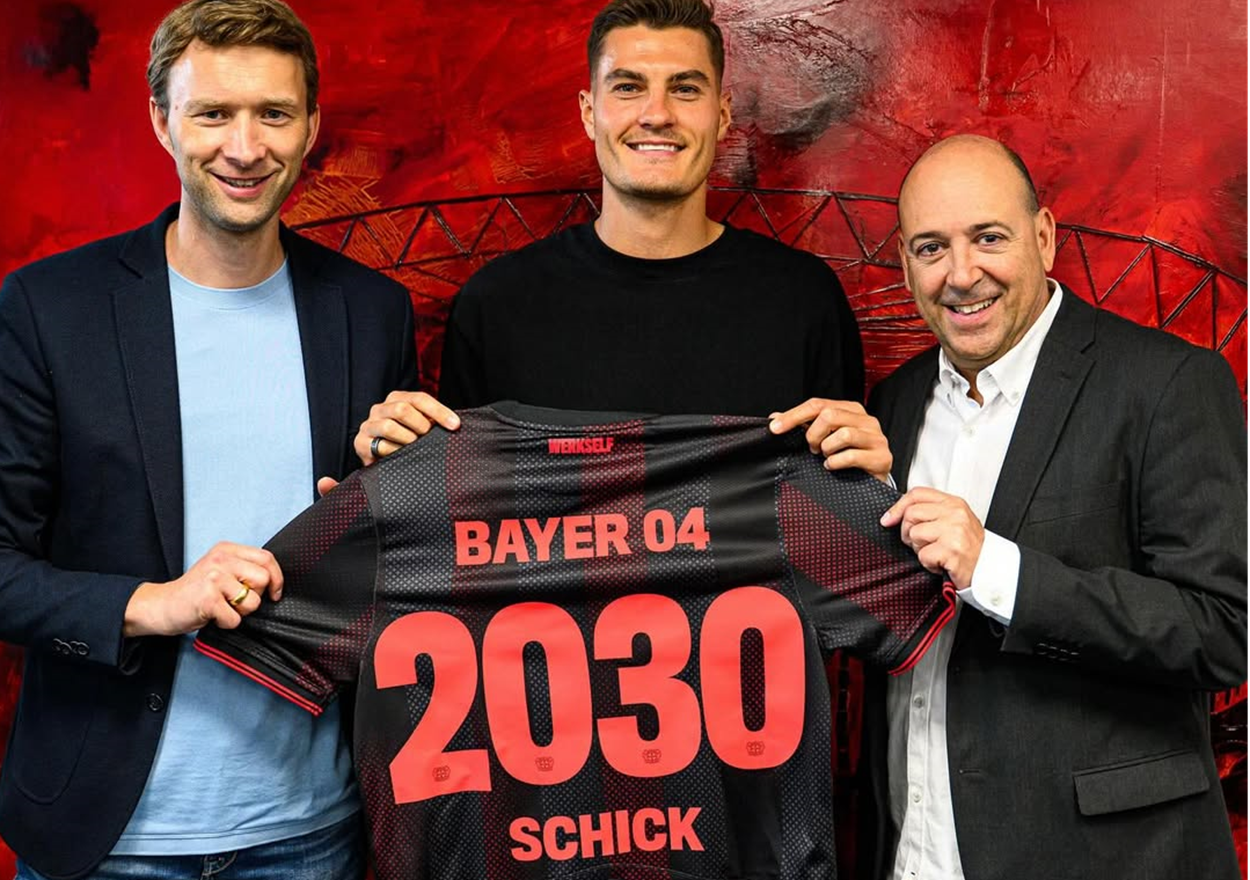 Patrik Schick bertahan di Leverkusen