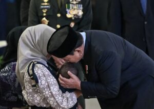 Prabowo Pimpin Upacara Perpisahan Tiga Prajurit TNI Gugur dalam Misi UNIFIL Lebanon